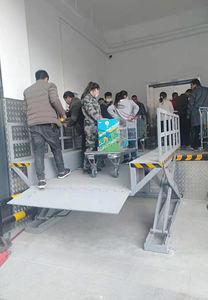 Plate-forme élévatrice à ciseaux hydraulique électrique stationnaire d'entrepôt en acier au carbone certifié CE personnalisé 1 an de garantie pour le chargement - Product Image 6