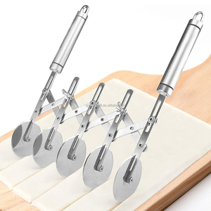 Rouleau à <span class=keywords><strong>pâtisserie</strong></span> à 5 roues, coupe-<span class=keywords><strong>pâtisserie</strong></span>, coupe-brownie, trancheuse à pizza en acier inoxydable, outils de coupe à pâtes multiples - Product Image 1