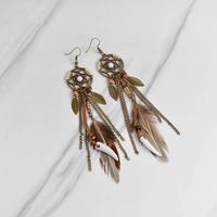 Boucles d'oreilles pendantes en alliage de zinc faites à la main, style bohème vintage européen et américain, avec franges de plumes, forme de feuille, cadeau pour femme, ivoire, art rétro