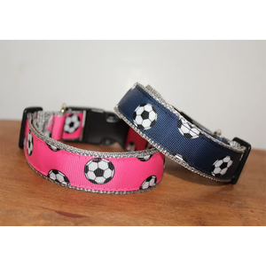 Collier de <span class=keywords><strong>chien</strong></span> ajustable sur le thème du football et du soccer avec doublure en néoprène rembourrée, parfait pour les promenades quotidiennes et les moments de plaisir lors des matchs - Product Image 1