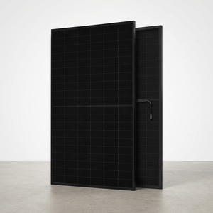 Panneau solaire bifacial à demi-cellules AIKO, double vitrage, 500W-520W, 182mm x 182mm, module PV de type N pour projets énergétiques commerciaux sur toitures - Product Image 1
