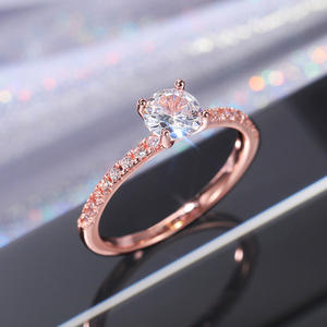 Modischer Versilberter Ring mit Simuliertem Diamant, Jubiläums- und Versprechensring, Minimalistischer Schmuck für Damen, Verlobungsring mit Zirkonia Zirkon - Product Image 6