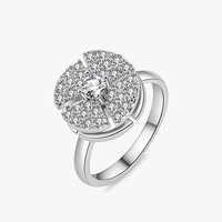 Anillo Abierto de Trébol Redondo con Pavé Completo de Circonitas Blancas Delicadas, de Latón Bañado en Tono Dorado, Giratorio Antiestrés, Nueva Joyería con Encanto para Uso Diario