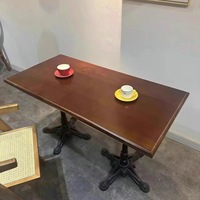 Ensemble table et chaises de style industriel vintage en bois pour café, restaurant, mobilier commercial rétro pour café, bistrot