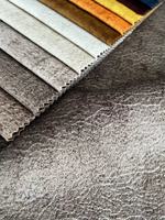Offre Spéciale 100% polyester tissu 2024 nouveau design imprimé et gaufré velours canapé textile pour la maison