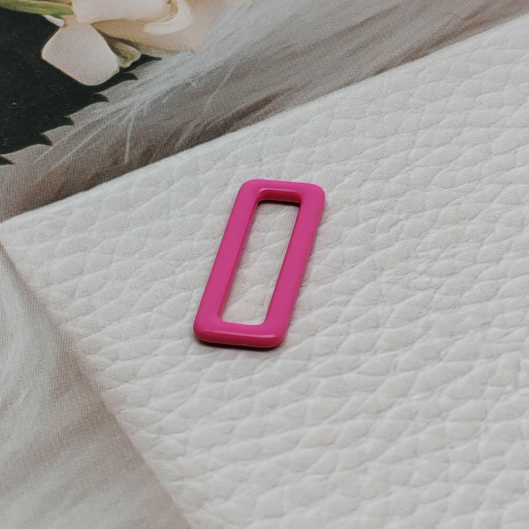 สีแดงม่วง