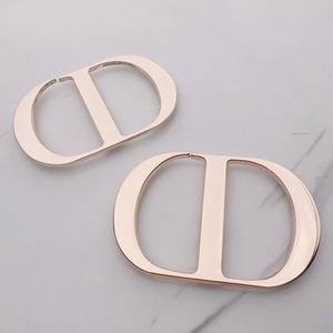 ป้ายโลโก้โลหะแบบกำหนดเอง ป้ายโลโก้โลหะ ป้ายโลหะสำหรับตกแต่งกระเป๋าเสื้อผ้า - Product Image 1