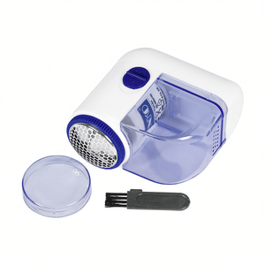 Removedor de pelusas eléctrico Wenko de 7.5x7.5x4cm con cepillo de limpieza para ropa - Product Image 2