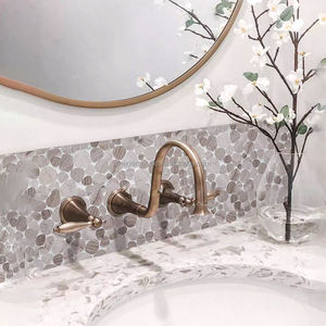 Mosaïque de galets en pierre naturelle, mosaïque de marbre blanc et gris pour la décoration des murs et sols de salle de bain et de cuisine, design d'intérieur moderne - Product Image 3