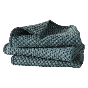 Paño de Cocina de Microfibra Verde, 300gsm, con Diseño de Puntos, Altamente Absorbente, Reutilizable y de Secado Rápido para Cocina y Baños - Product Image 1