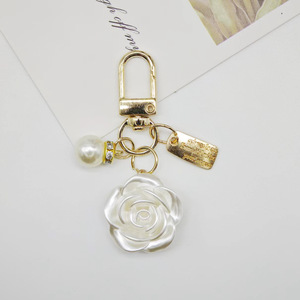 New Pearl Alloy Keychain for Women Creative Hollow Heart <b>Tag</b> Bag Charm for Her Aesthetic Earphone Case Pendant <b>Gift</b> Wholesale - Product Image 6