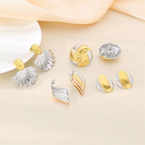 Pendientes de Joyería Personalizados, Pendientes de Acero Inoxidable Chapados en Oro para Mujer - Product Image 3