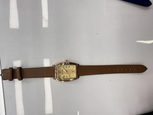 Orologio unisex alla moda con cassa rettangolare in metallo e cinturino in gomma colori misti - Product Image 3