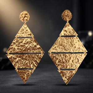 Boucles d'oreilles pendantes tendance en laiton plaqué or 18 carats avec pierre naturelle brute texturée mate en forme de goutte d'eau pour unisexe - Product Image 3