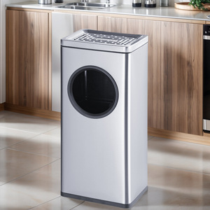Poubelles en acier inoxydable dans la zone fumeurs près de l'ascenseur du hall de l'hôtel ; grands cendriers commerciaux sur pied dans la zone fumeurs. - Product Image 1