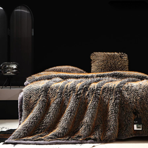 <span class=keywords><strong>Couverture</strong></span> de luxe en fausse <span class=keywords><strong>fourrure</strong></span> de <span class=keywords><strong>renard</strong></span> épaisse et floue élégante pour la décoration intérieure taille personnalisée hiver chaud tricoté impression couvertures de lit - Product Image 1