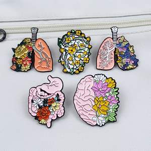 Broche en émail noire avec motif de dessin animé mignon, thème 'Livre et Sommeil', Cadeau du Nouvel An Chinois pour les amateurs de lecture et les amis - Product Image 6