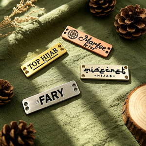 Étiquette métallique pour vêtements de bain, logo gravé sur mesure, étiquette métallique plaquée, accessoire vestimentaire résistant à l'eau de mer - Product Image 1