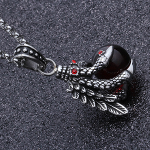 Collar con colgante de garra de dragón, acero inoxidable, cristal, diamantes de imitación, unisex, uso diario - Product Image 1
