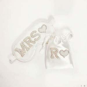 Préparation de la Mariée, Masque de Nuit pour la Mariée, Ensemble de Pyjama de Mariée, Cadeau pour la Fête de Mariage - Perles, Cadeau de Douche Nuptiale pour la Mariée - Product Image 1