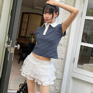 Jupe courte chic pour femme en tulle blanc doux avec empiècements en dentelle, à volants multicouches et coupe trapèze - Product Image 3