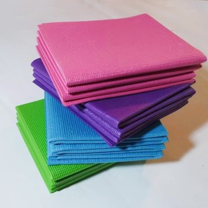 Tapis <span class=keywords><strong>de</strong></span> <span class=keywords><strong>yoga</strong></span> pliable portable antidérapant <span class=keywords><strong>pour</strong></span> le <span class=keywords><strong>yoga</strong></span>, le Pilates, la remise en forme, tapis <span class=keywords><strong>de</strong></span> sommeil léger <span class=keywords><strong>pour</strong></span> la maison et l'extérieur - Product Image 3