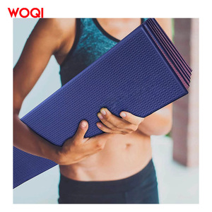 Tapis de yoga Woqi 6 mm d'épaisseur, pliable, bleu foncé, pour le fitness et le remodelage corporel - Product Image 1