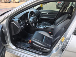 <span class=keywords><strong>Mercedes</strong></span>-Benz Classe C 2013 C 180 Classic <span class=keywords><strong>Grand</strong></span> Edition, véhicule à essence d'occasion, <span class=keywords><strong>prix</strong></span> avantageux - Product Image 5