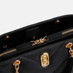 2025新款时尚绗缝女包<span class=keywords><strong>v</strong></span>形拼接Pu皮革女包定制来样定做ODM女包 - Product Image 5