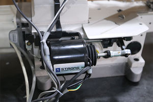 GC664--01CB/EUT/DD Machine <span class=keywords><strong>à</strong></span> coudre <span class=keywords><strong>à</strong></span> couplage <span class=keywords><strong>à</strong></span> entraînement direct <span class=keywords><strong>de</strong></span> <span class=keywords><strong>lit</strong></span> <span class=keywords><strong>de</strong></span> cylindre <span class=keywords><strong>à</strong></span> grande vitesse avec lève-<span class=keywords><strong>pied</strong></span> automatique - Product Image 6