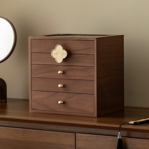 Boîte à bijoux en bois personnalisée avec compartiments et couvercle pour le rangement et l'organisation de colliers, <span class=keywords><strong>boucles</strong></span> <span class=keywords><strong>d</strong></span>'oreilles, bagues et bracelets - Product Image 4