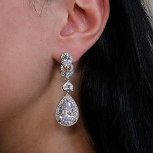 Orecchini a Goccia di Lusso per Donne, Gioielli Eleganti e Scintillanti per Serate alla Moda - Product Image 2
