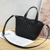 Vente en gros de sacs à main en néoprène pour la plage sac fourre-tout sac de voyage à bandoulière creux tissé à la main sac tressé