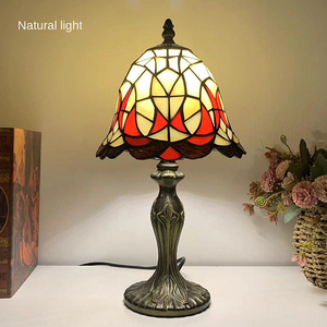 Pequeña lámpara <span class=keywords><strong>Tiffany</strong></span> Vidrieras Lámparas de mesa de estilo único Luces de escritorio de acento de lujo alto