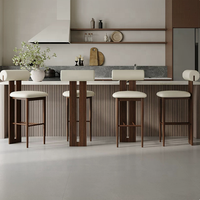 Tabouret de bar en bois massif de style mid-century, texture premium, chaise haute minimaliste nordique pour îlot de cuisine domestique