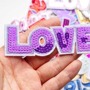 Parches de Lentejuelas Bordados con Letras y Corazones Personalizados, Parches Termoadhesivos de Lentejuelas con Diseño de Amor para Ropa y Sombreros - Product Image 2