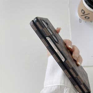 Coque arrière pour <span class=keywords><strong>Samsung</strong></span> Galaxy Z Fold 5 en cuir véritable de haute qualité avec logo personnalisé, vente en gros - Product Image 6