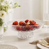 Ensemble de bols à fruits en verre transparent texturé marteau, sur pied, pour servir des fruits, des desserts, des collations, et décorer la table.