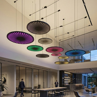 Lámpara Colgante LED RGB con Patrón Radiante, Cambio de Siete Colores, Control Remoto, Diseño Circular Tipo Rayos de Sol, para Salón, Esports