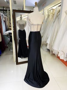 Abiti da Ballo a Sirena Nero <span class=keywords><strong>e</strong></span> Nudo con Corpetto a Corsetto con Nappe, Catena di Perline, Senza Maniche, in Raso Pieghettato a Mano all'Ingrosso - Product Image 2