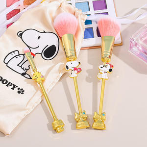 Venta al por Mayor de Lindo Set de 3 Brochas de Maquillaje de Dibujos Animados de <span class=keywords><strong>Snoopy</strong></span> con Mango de Metal Dorado y Bolsa, Regalos Exquisitos para Niños - Product Image 6