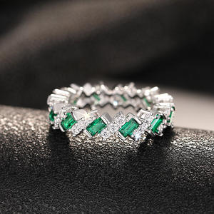 Anello in Argento T0202 con Smeraldo, Design Geometrico, Gioiello Unisex per Fidanzamento - Product Image 3