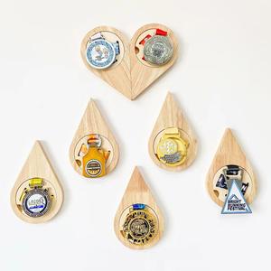 Nouveau présentoir de médaille de gymnastique hexagone en bois créatif bricolage décoration murale pour la course à pied médailles prix trophées et plaques support - Product Image 2