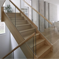 Maßgefertigte Moderne Innen-Metalltreppe aus Edelstahl mit Massivholz-Doppelplattenglas Gerade Stufen für Villen Glasgeländer