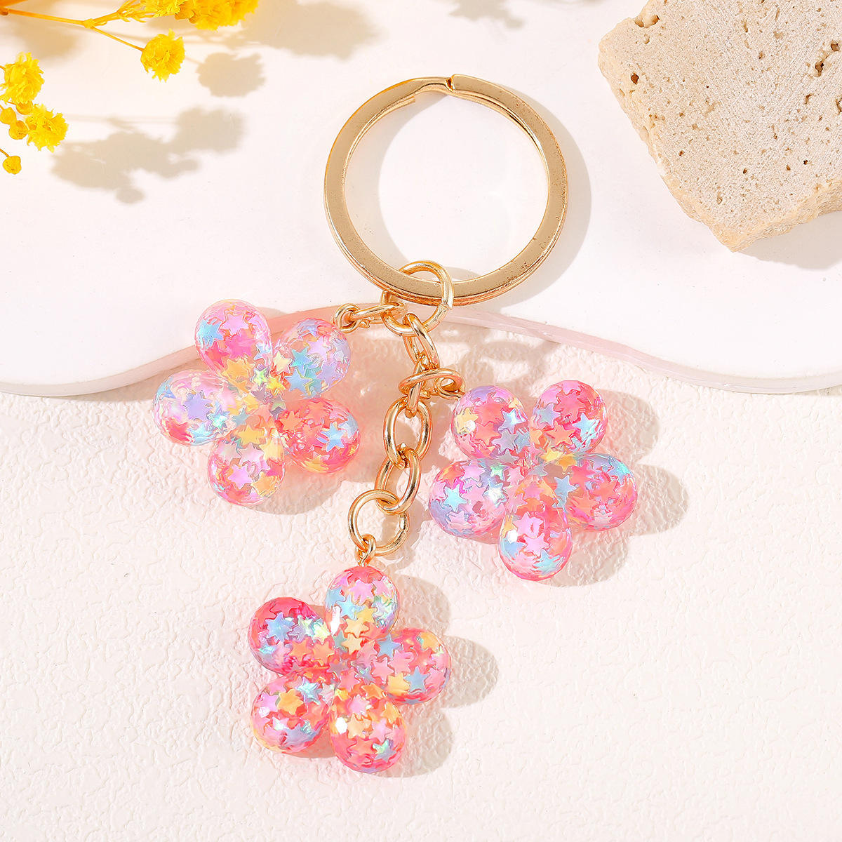 Trois fleurs de couleurs mélangées