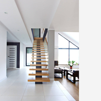 Escalier en bois massif de haute qualité avec structure métallique pour appartement duplex ou loft