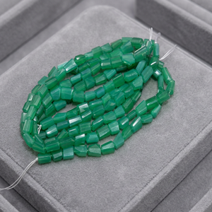 Perles de pierres précieuses en onyx vert 100 % naturel de haute qualité, pépites vertes facettées de 10 à 17 mm, 17 pouces pour la fabrication de bijoux (vente en gros) - Product Image 3