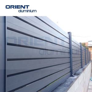 Vente en gros de clôtures en aluminium pour piscine extérieure bon marché Idées de clôtures de <span class=keywords><strong>jardin</strong></span> à lattes horizontales en métal Panneaux de clôture pour maison et cour - Product Image 4