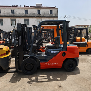 For 3 Ton Diesel <b>Forklift</b> with 3-Stage Mast 2022 Model 4.5m Lifting Height 1 Year Warranty for Retail Industries - Product Image 2
