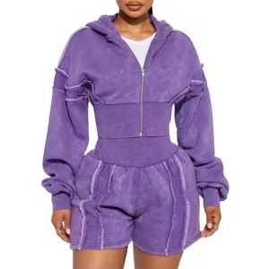 Conjunto Deportivo para Mujer con Logotipo Personalizado OEM, Chaqueta Corta con Cremallera, Pantalones Cortos de Cintura Alta, 100% Algodón, Lavado Ácido - Product Image 1